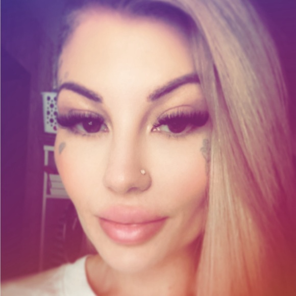 Meet your Posher, Jessica - Picture 2 of 2